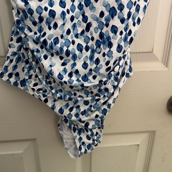 Nip Tuck Swim Petal Plunge Eva One Piece Swimsuit Size 10 - Picture 5 of 13